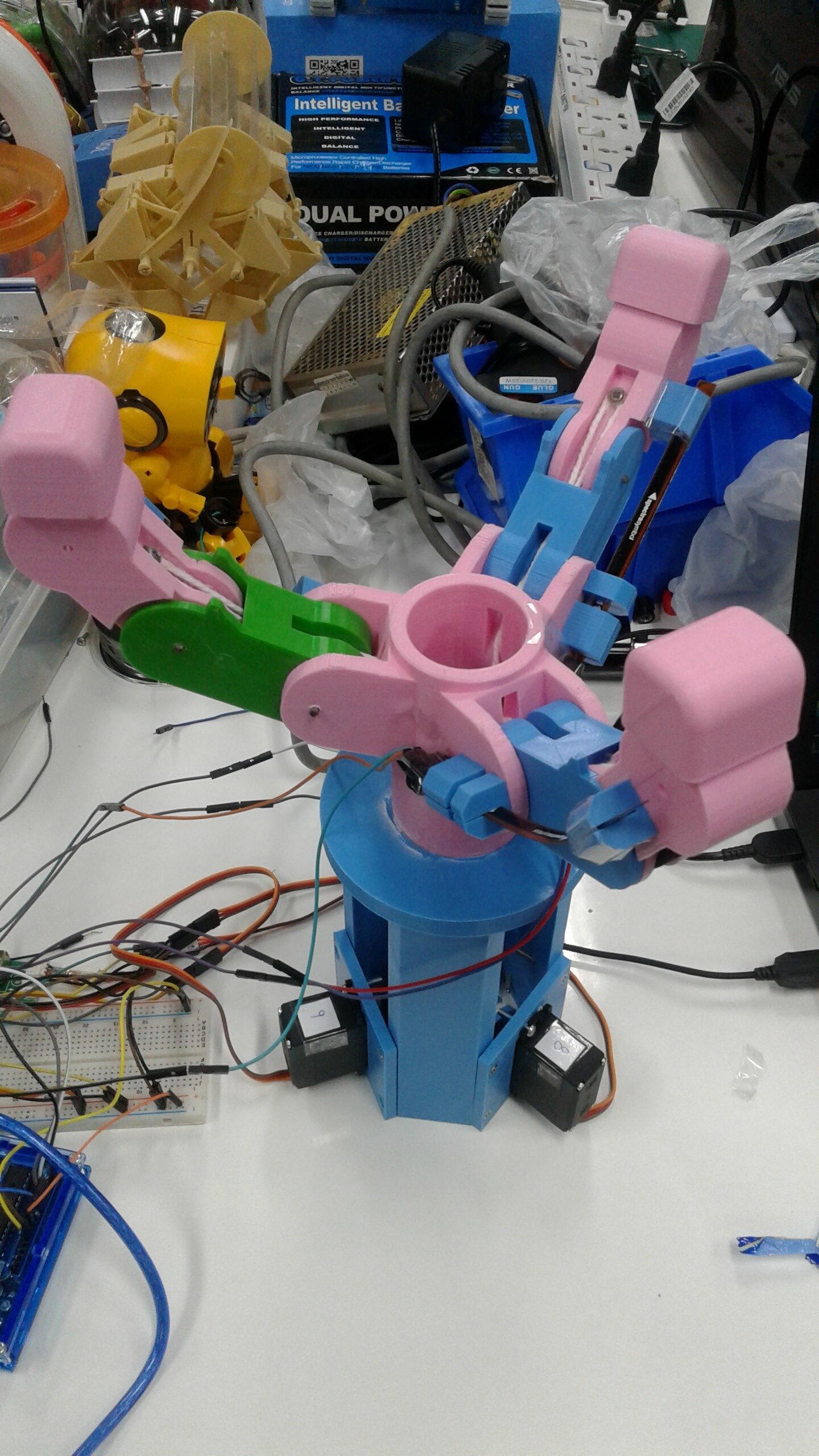 การพัฒนาแขนกลเพื่อตรวจจับวัตถุโดยวัดจากค่าความโค้งงอของ Flex Sensor (Robot Gripper for Detecting Object Using Flex Sensor)