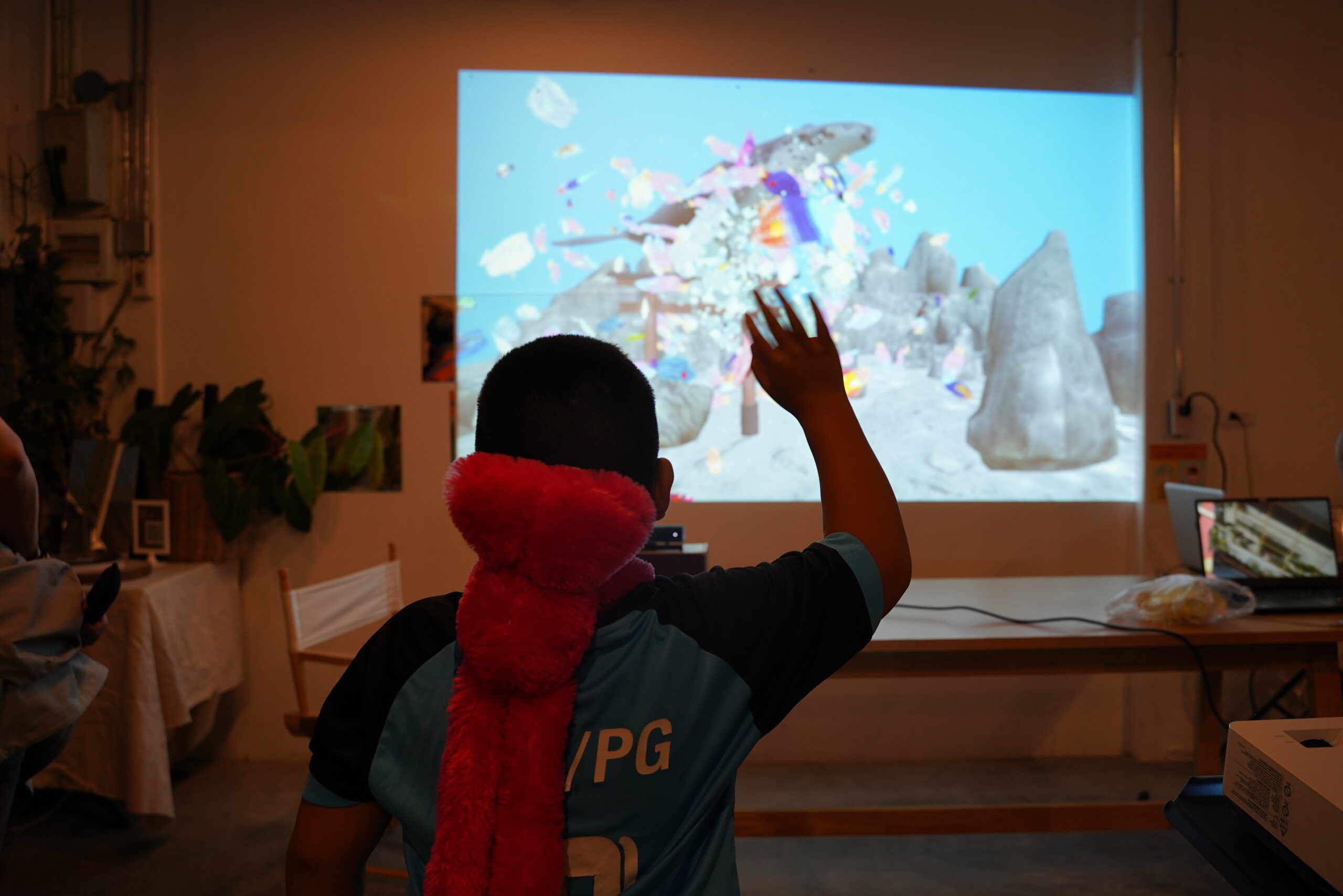 Design and Develop an Interactive Virtual Aquarium